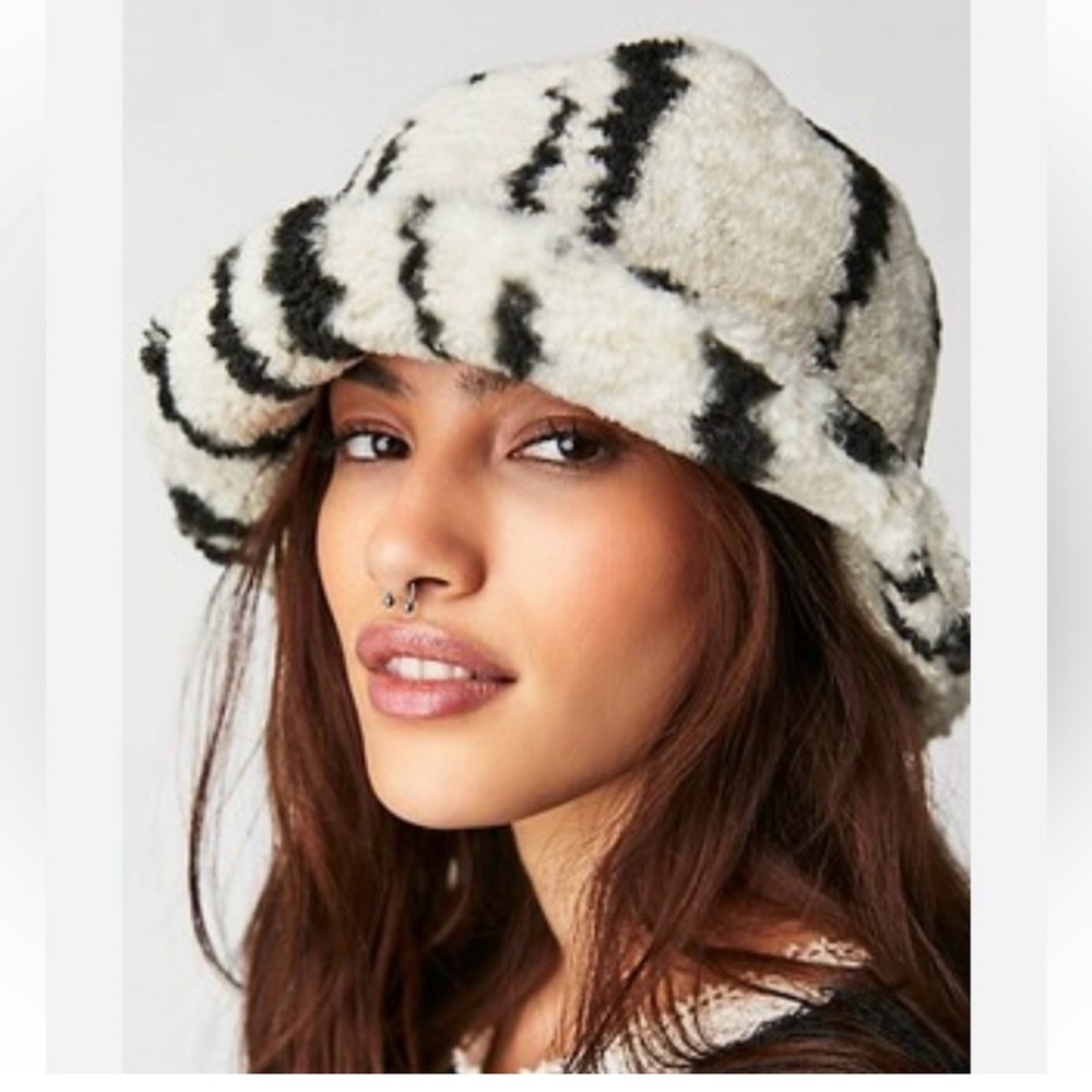 Free People Shaggy Sherpa Black & White Stripe Bucket Hat Sz OS NEW